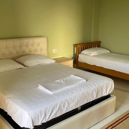 Azure Apartments By Kondo Stays Vlorë Esterno foto