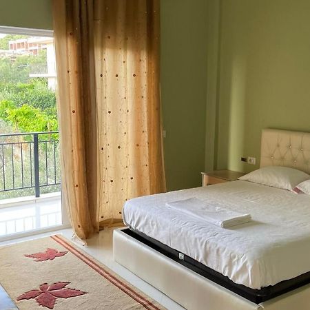 Azure Apartments By Kondo Stays Vlorë Esterno foto