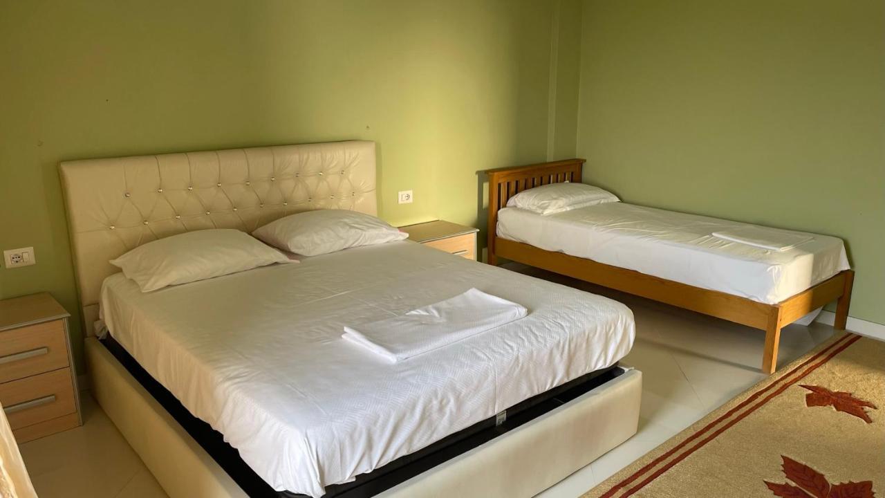 Azure Apartments By Kondo Stays Vlorë Esterno foto