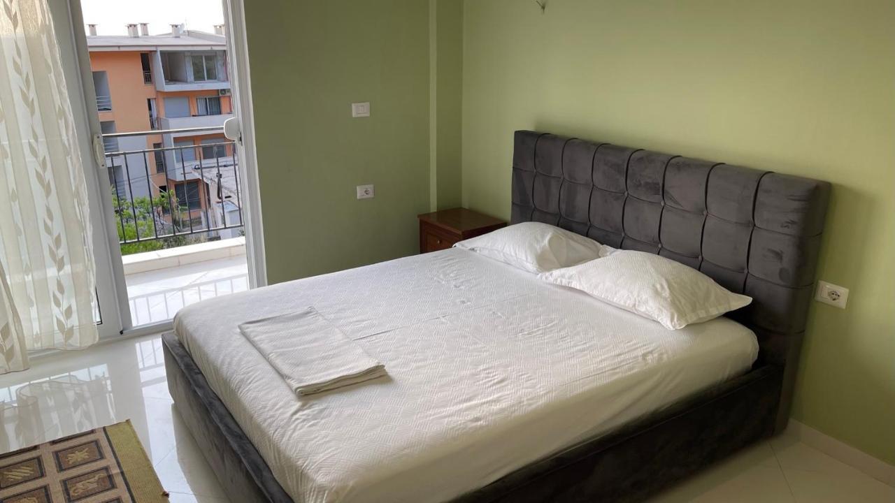 Azure Apartments By Kondo Stays Vlorë Esterno foto
