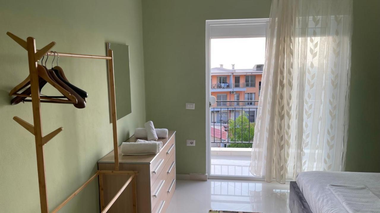 Azure Apartments By Kondo Stays Vlorë Esterno foto