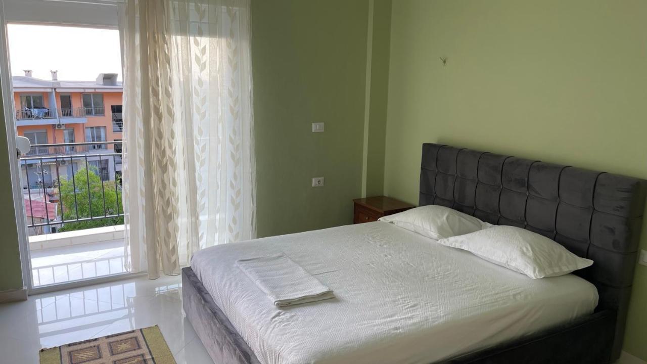 Azure Apartments By Kondo Stays Vlorë Esterno foto