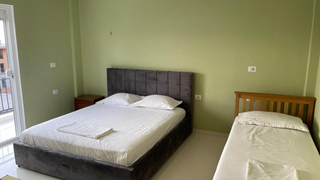 Azure Apartments By Kondo Stays Vlorë Esterno foto