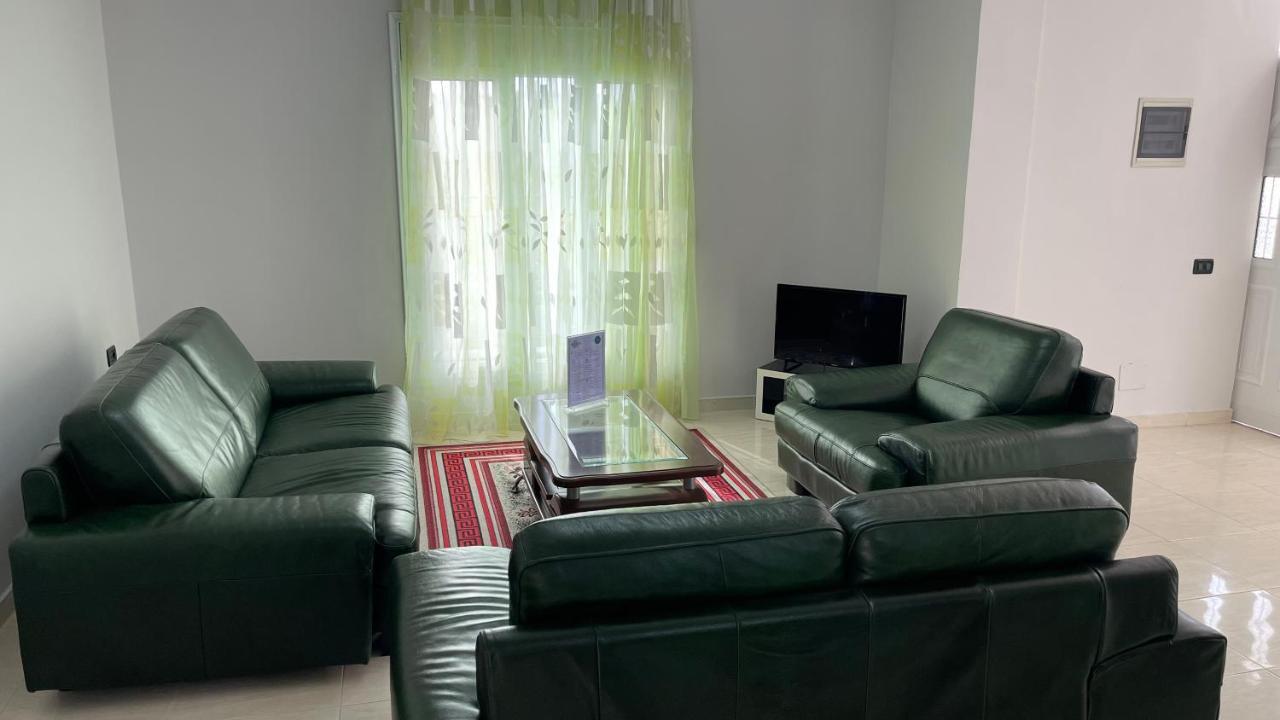 Azure Apartments By Kondo Stays Vlorë Esterno foto
