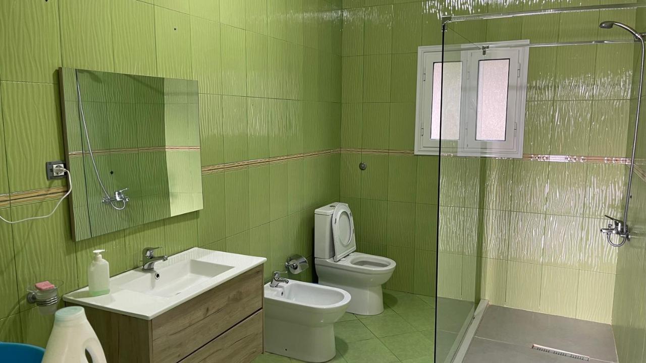 Azure Apartments By Kondo Stays Vlorë Esterno foto