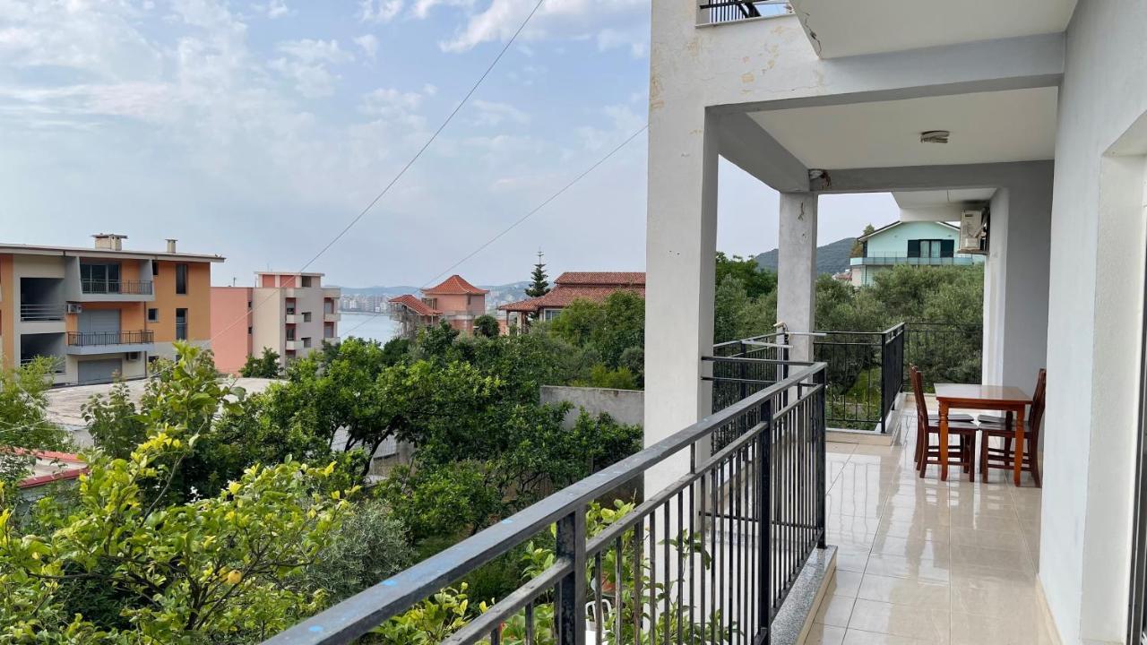 Azure Apartments By Kondo Stays Vlorë Esterno foto