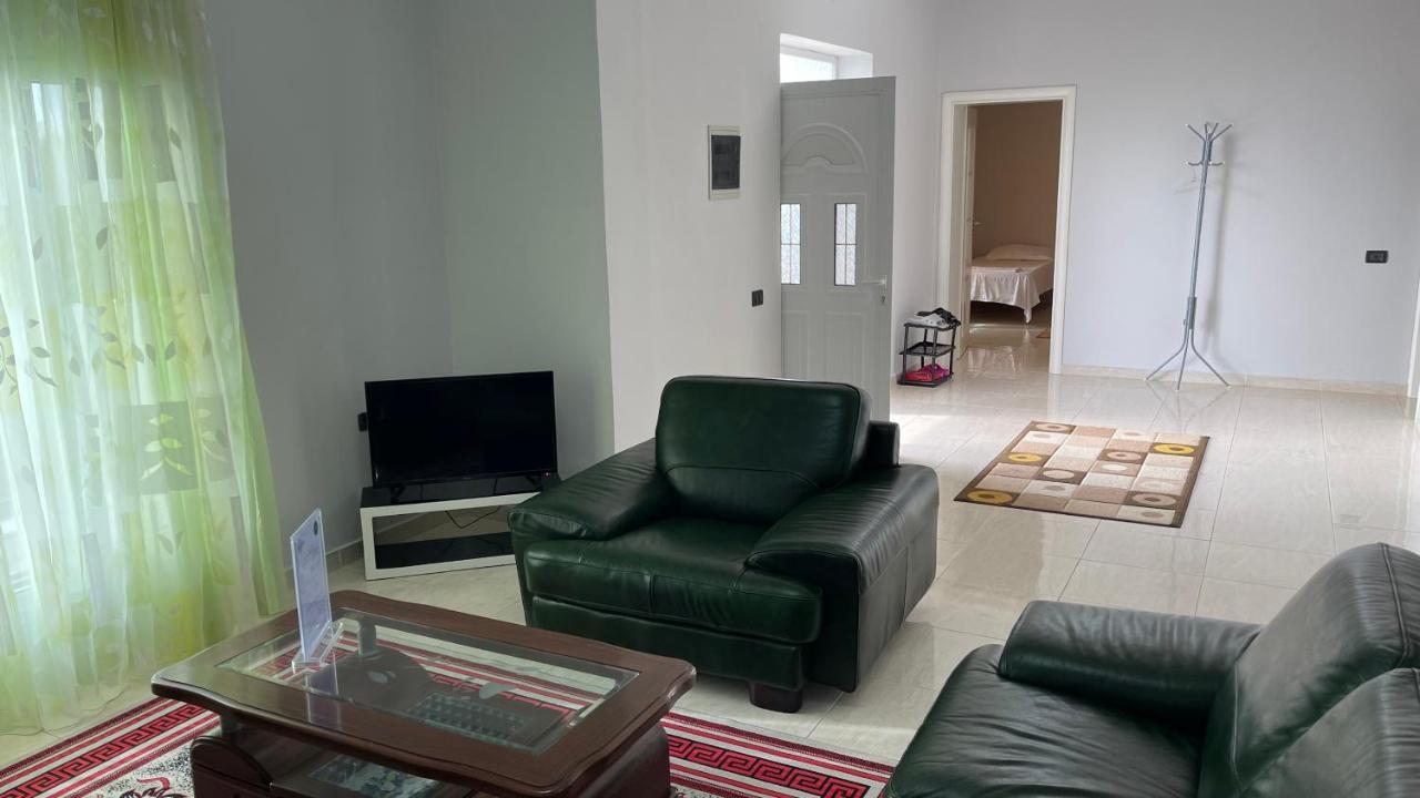 Azure Apartments By Kondo Stays Vlorë Esterno foto