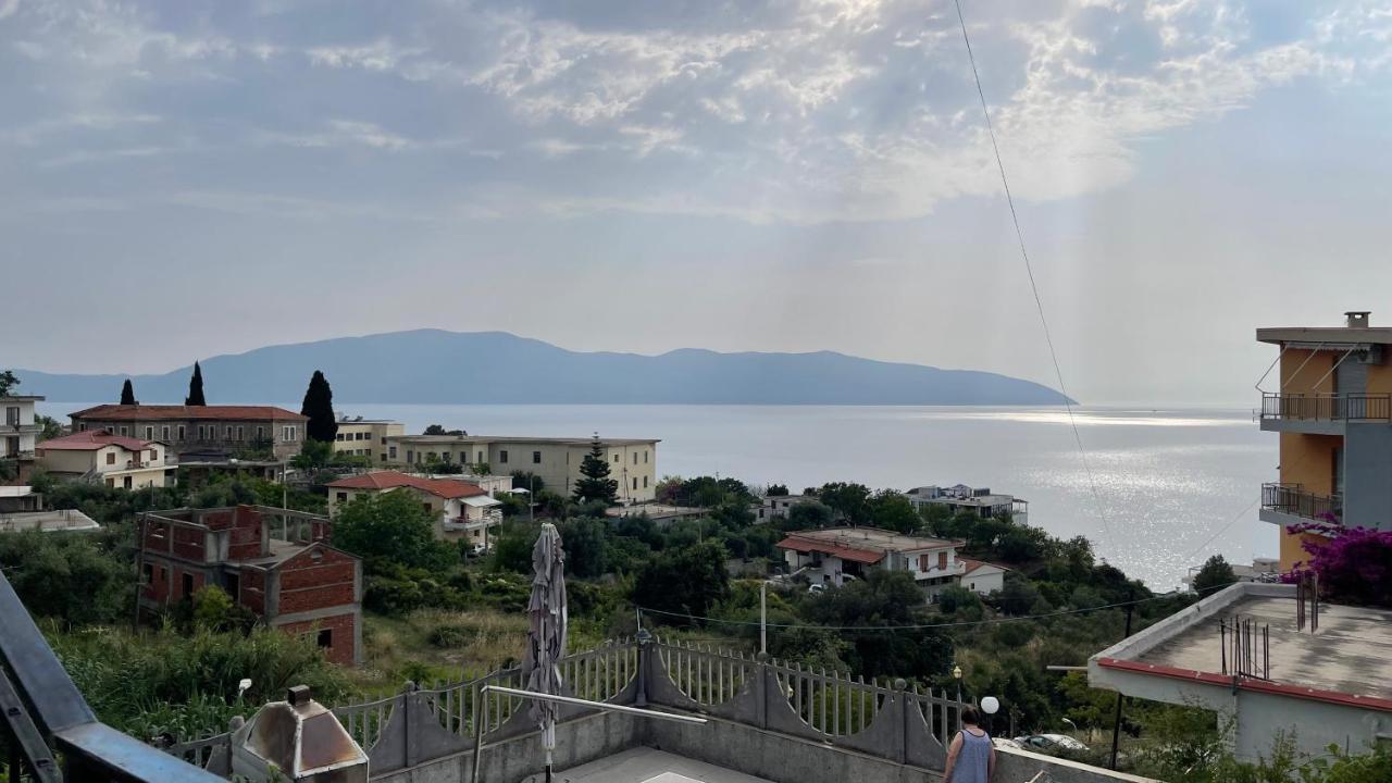 Azure Apartments By Kondo Stays Vlorë Esterno foto