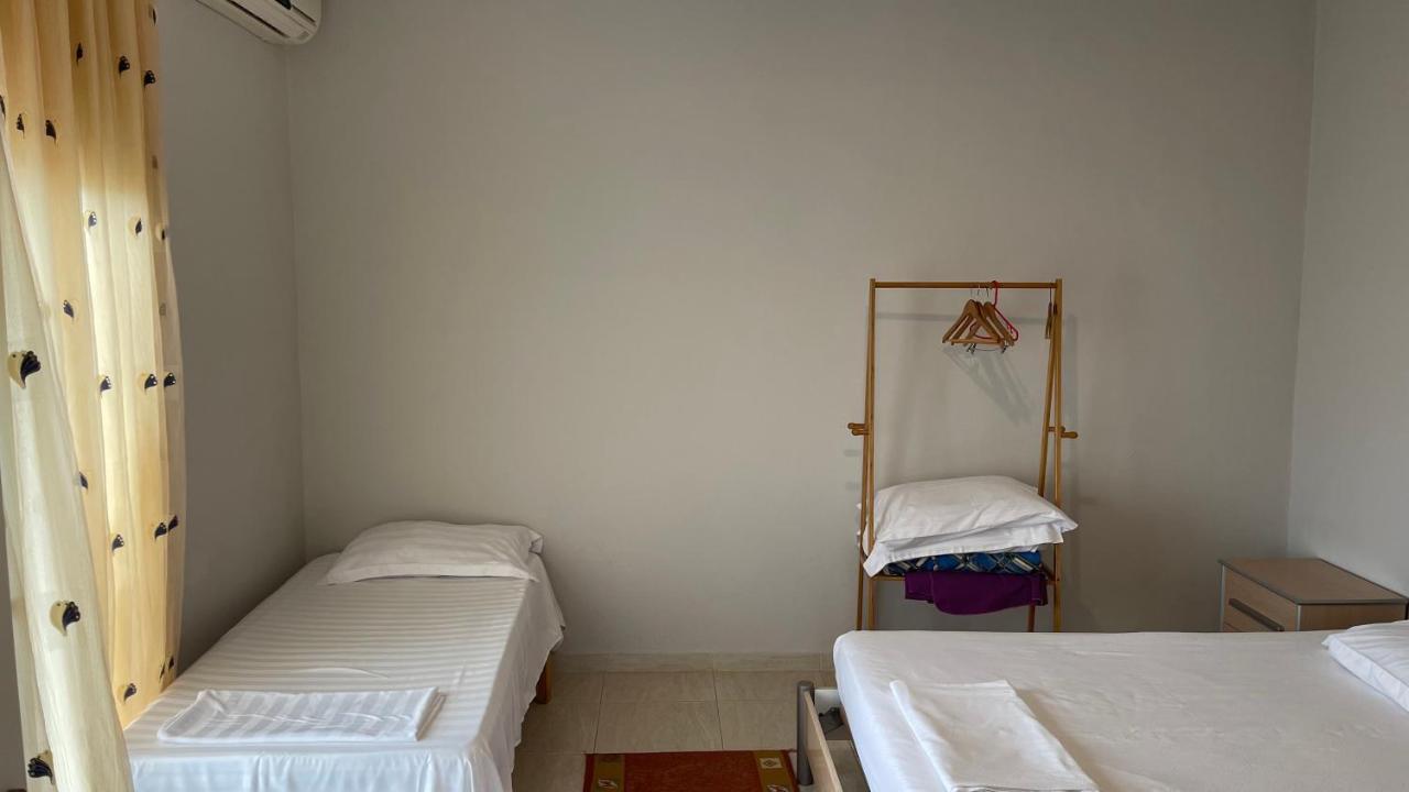 Azure Apartments By Kondo Stays Vlorë Esterno foto