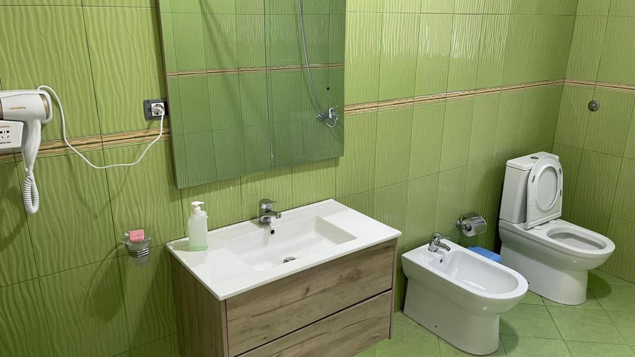 Azure Apartments By Kondo Stays Vlorë Esterno foto