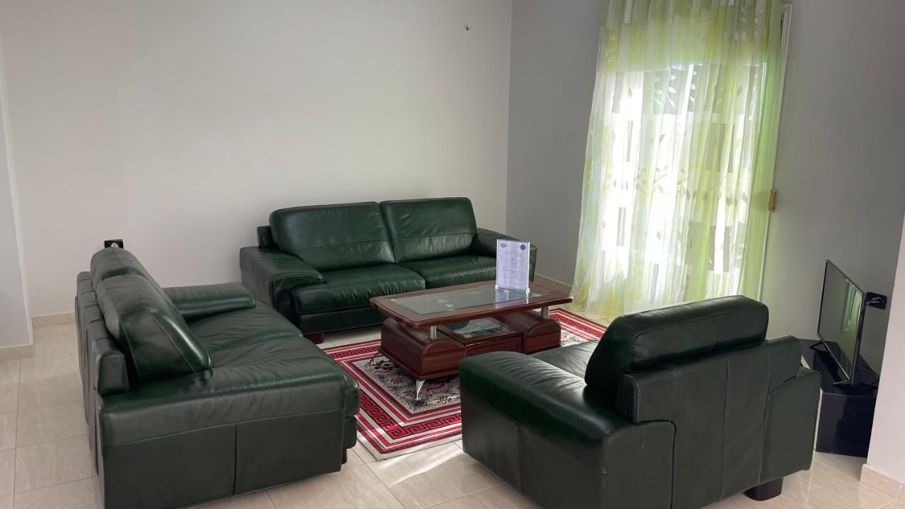 Azure Apartments By Kondo Stays Vlorë Esterno foto